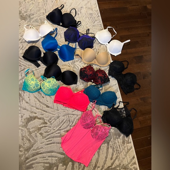 Lot of bras - Picture 1 of 12